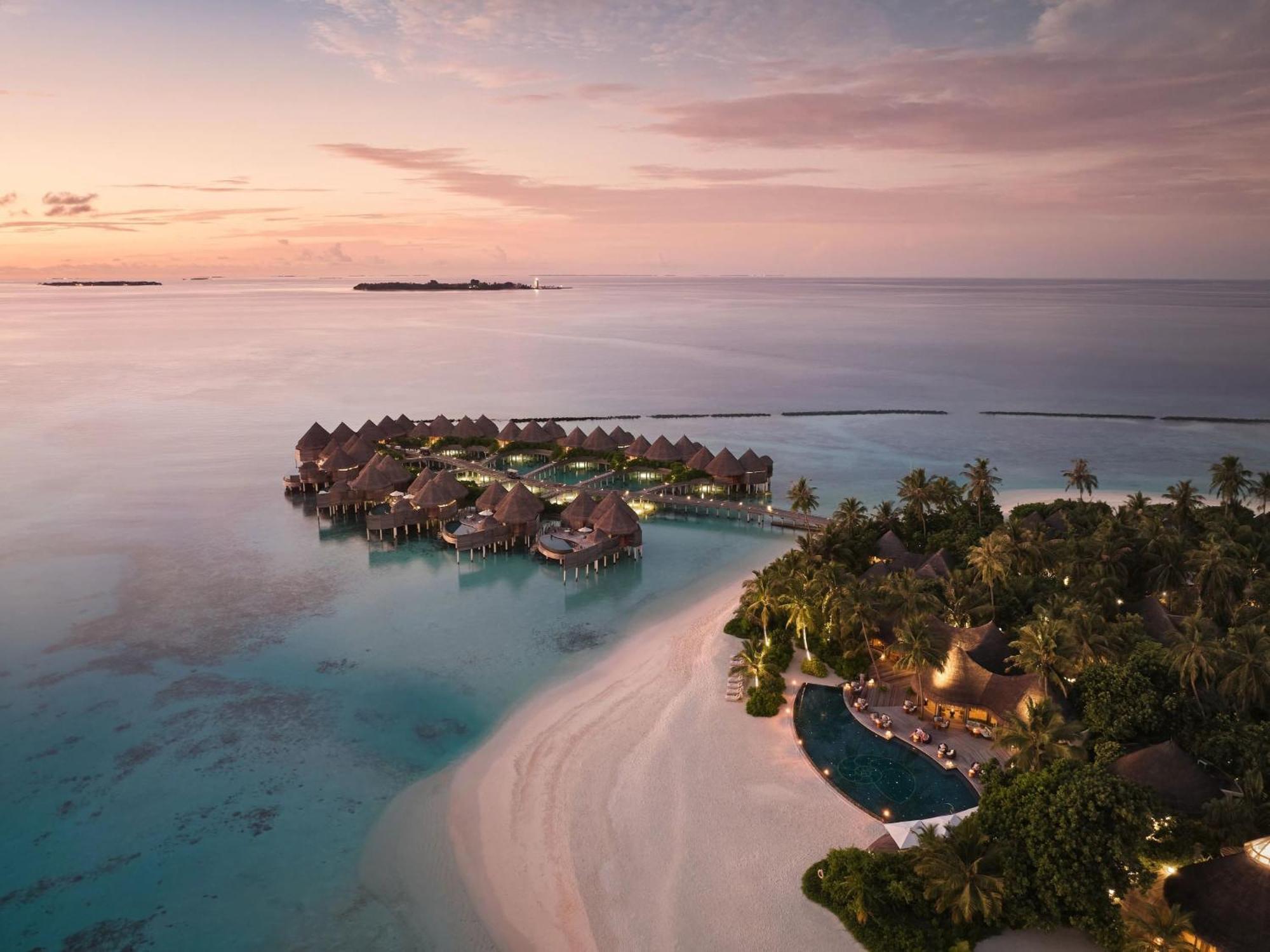 The Nautilus Maldives Hotel Kamadhoo Buitenkant foto
